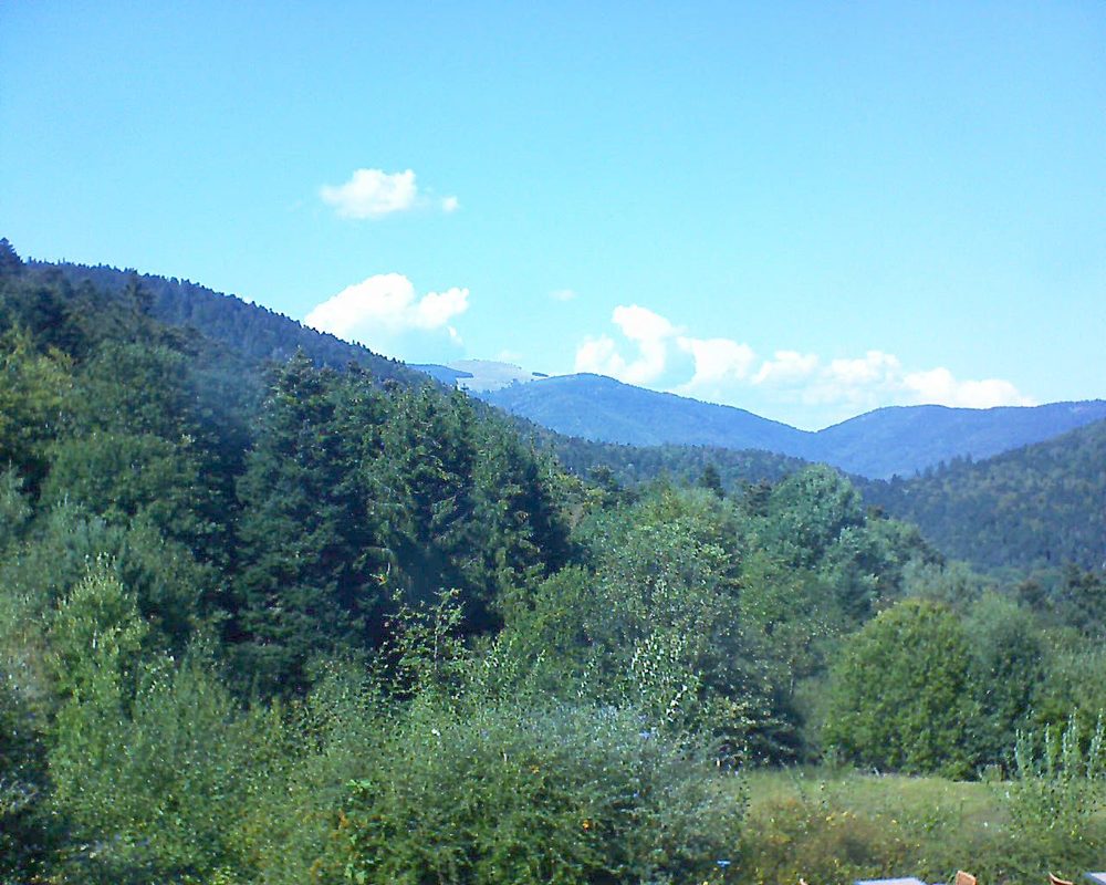 Le petit ballon vu depuis le Domaine Langmatt à Murbach le 15.09.2020 à 15:00 Le petit ballon (Alsace, Vosges) le 15.09.2020 à 15:00