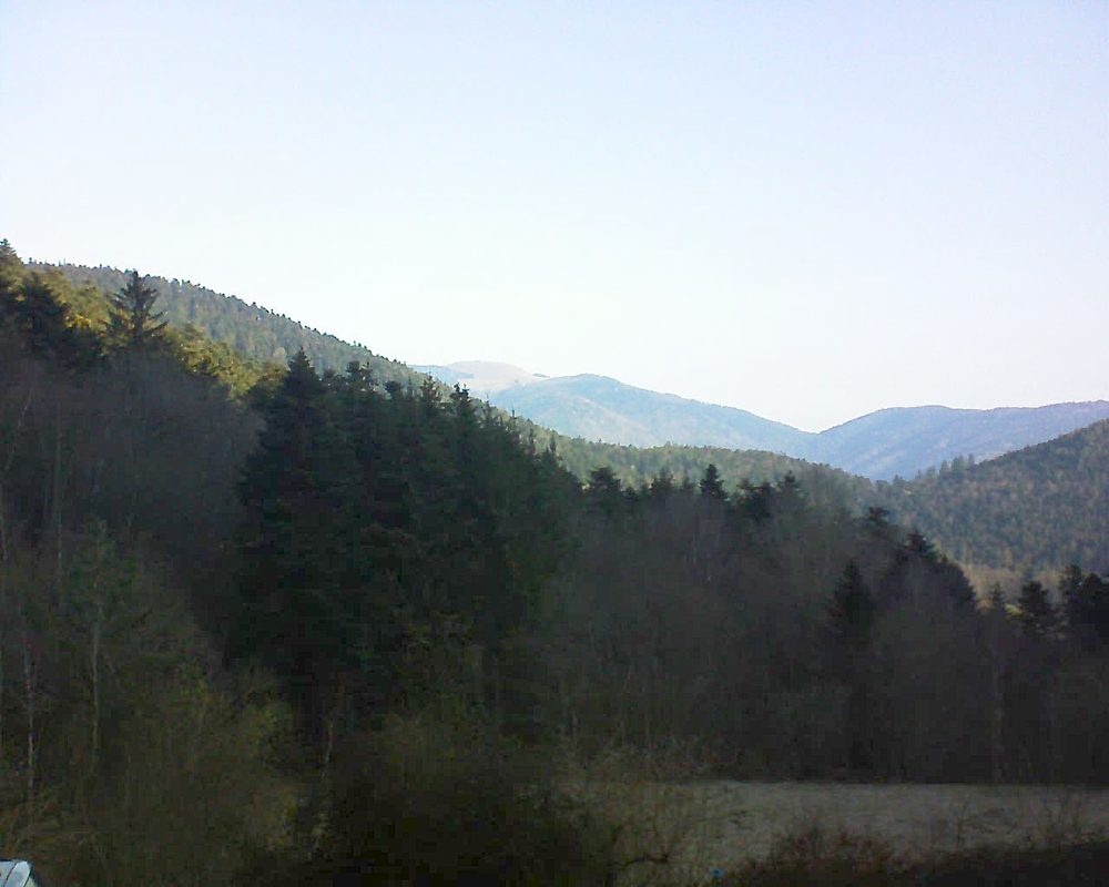 Le petit ballon vu depuis le Domaine Langmatt à Murbach le 08.03.2021 à 09:00 Le petit ballon (Alsace, Vosges) le 08.03.2021 à 09:00
