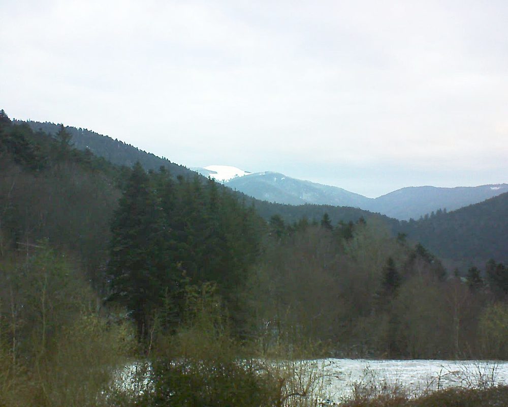 Le petit ballon vu depuis le Domaine Langmatt à Murbach le 19.03.2021 à 07:00 Le petit ballon (Alsace, Vosges) le 19.03.2021 à 07:00