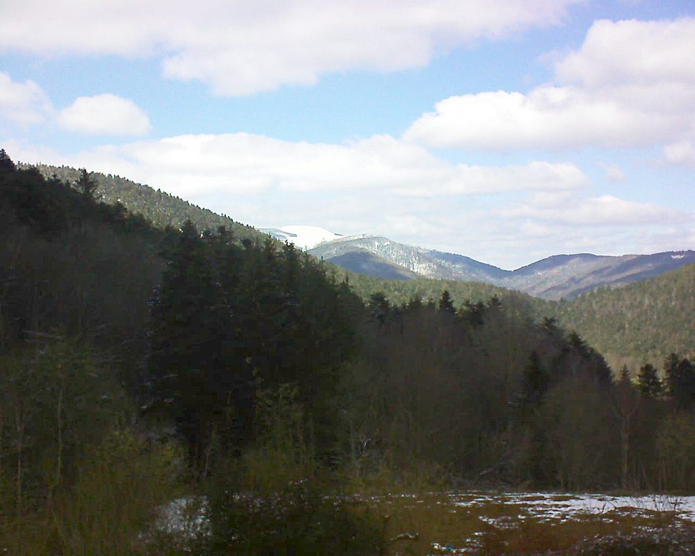 Le petit ballon vu depuis le Domaine Langmatt à Murbach le 20.03.2021 à 13:15 Le petit ballon (Alsace, Vosges) le 20.03.2021 à 13:15