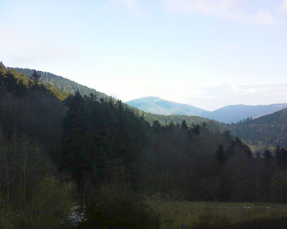 Le petit ballon vu depuis le Domaine Langmatt à Murbach le 23.03.2021 à 07:45 Le petit ballon (Alsace, Vosges) le 23.03.2021 à 07:45