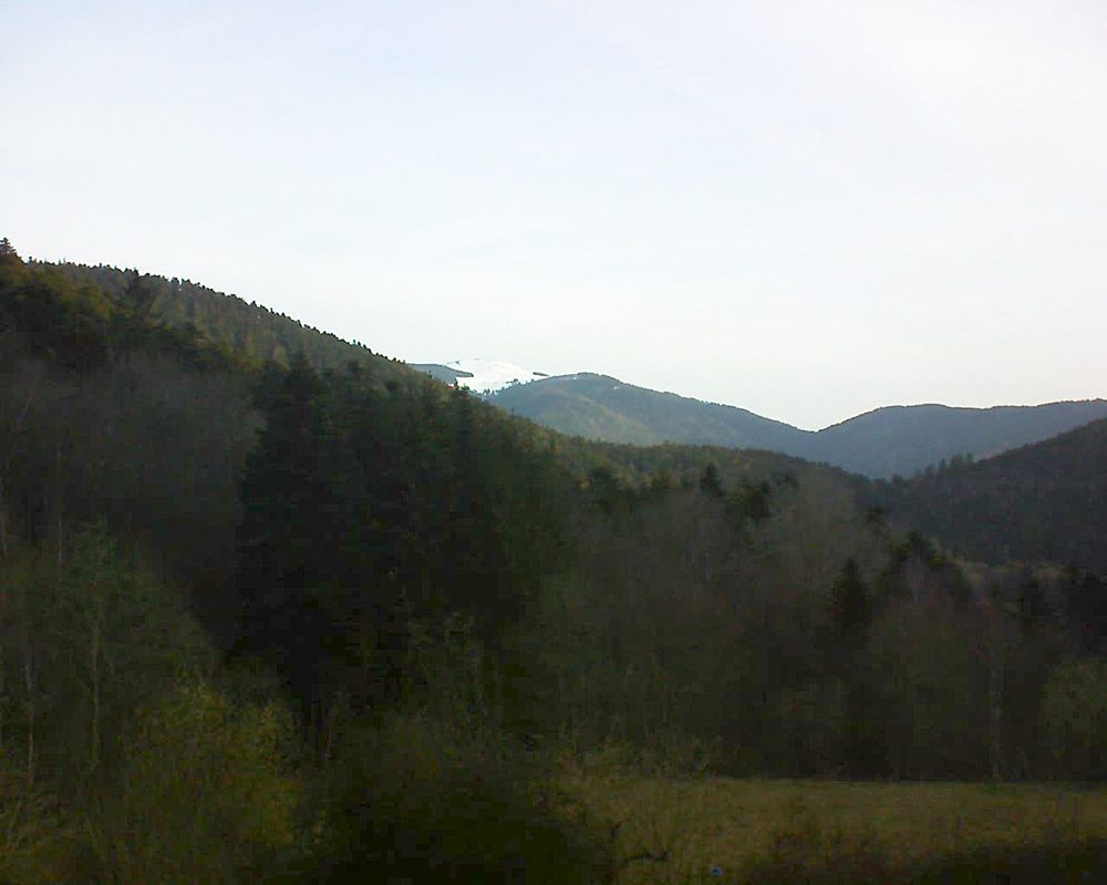Le petit ballon vu depuis le Domaine Langmatt à Murbach le 25.03.2021 à 07:00 Le petit ballon (Alsace, Vosges) le 25.03.2021 à 07:00
