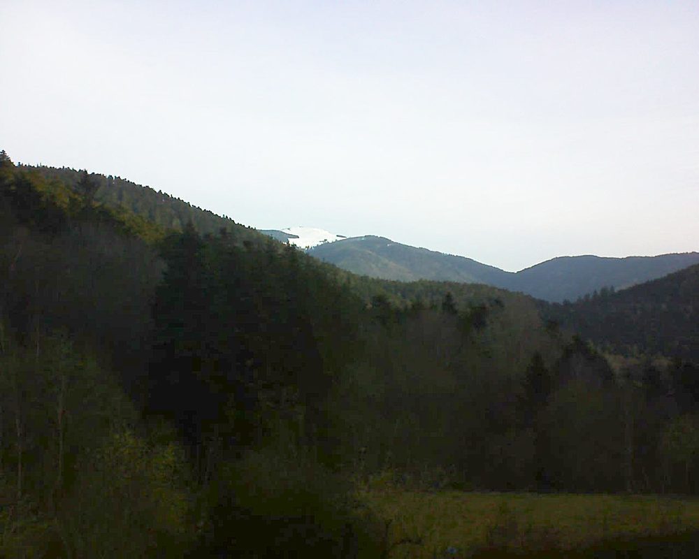 Le petit ballon vu depuis le Domaine Langmatt à Murbach le 25.03.2021 à 07:30 Le petit ballon (Alsace, Vosges) le 25.03.2021 à 07:30