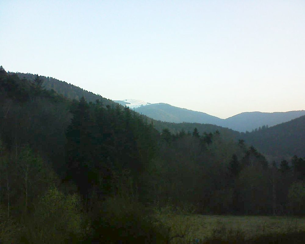 Le petit ballon vu depuis le Domaine Langmatt à Murbach le 26.03.2021 à 06:45 Le petit ballon (Alsace, Vosges) le 26.03.2021 à 06:45