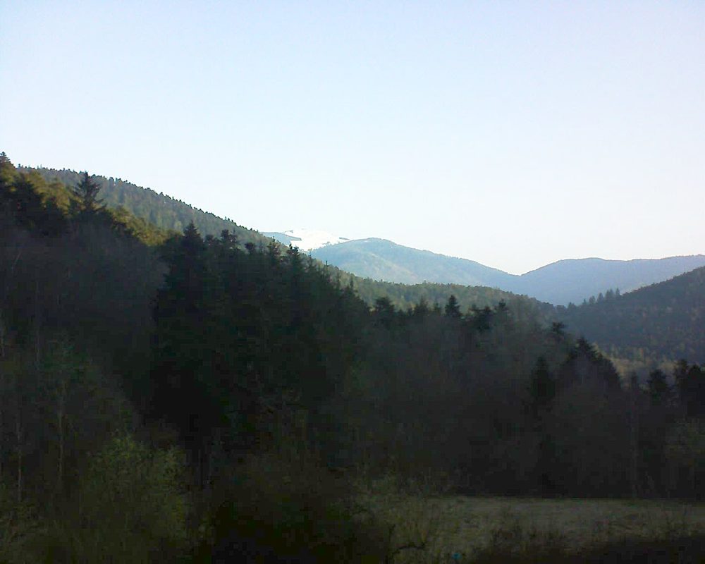 Le petit ballon vu depuis le Domaine Langmatt à Murbach le 26.03.2021 à 07:30 Le petit ballon (Alsace, Vosges) le 26.03.2021 à 07:30