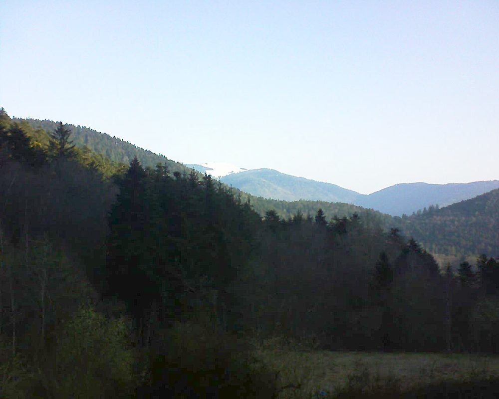 Le petit ballon vu depuis le Domaine Langmatt à Murbach le 26.03.2021 à 08:00 Le petit ballon (Alsace, Vosges) le 26.03.2021 à 08:00