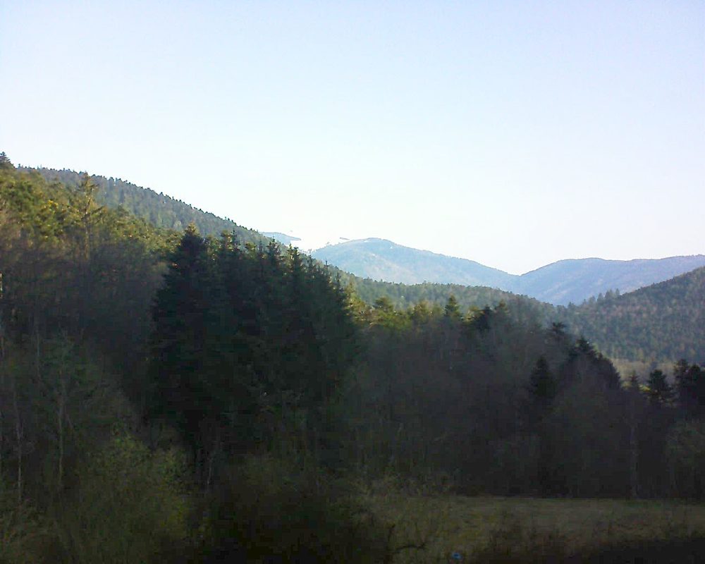 Le petit ballon vu depuis le Domaine Langmatt à Murbach le 26.03.2021 à 08:30 Le petit ballon (Alsace, Vosges) le 26.03.2021 à 08:30