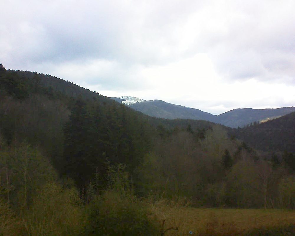 Le petit ballon vu depuis le Domaine Langmatt à Murbach le 27.03.2021 à 07:45 Le petit ballon (Alsace, Vosges) le 27.03.2021 à 07:45