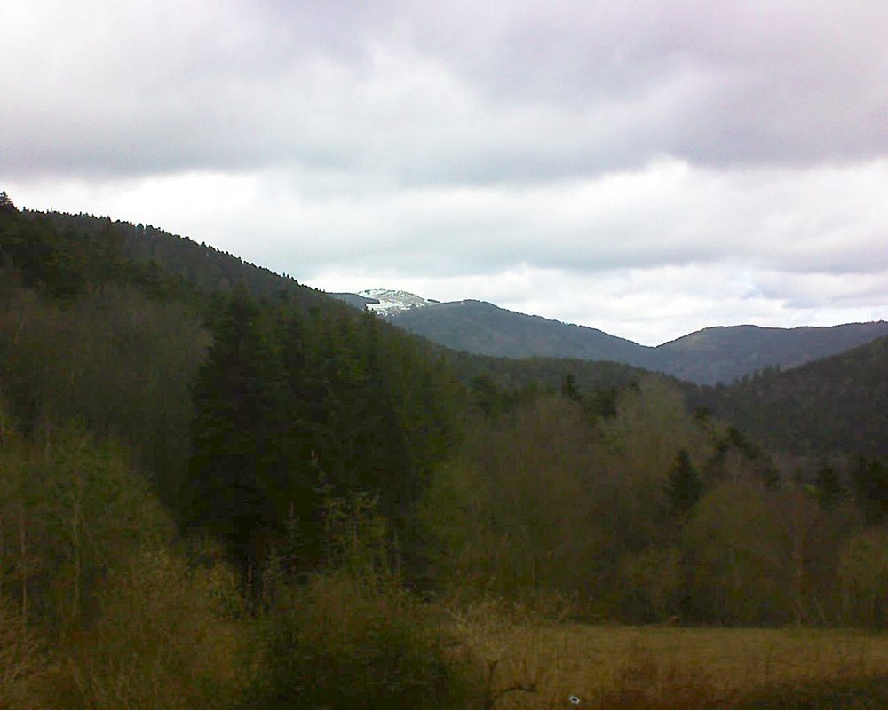 Le petit ballon vu depuis le Domaine Langmatt à Murbach le 27.03.2021 à 09:45 Le petit ballon (Alsace, Vosges) le 27.03.2021 à 09:45