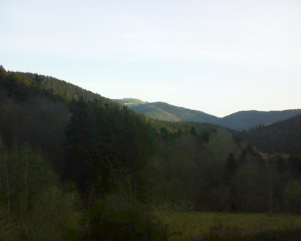 Le petit ballon vu depuis le Domaine Langmatt à Murbach le 29.03.2021 à 07:45 Le petit ballon (Alsace, Vosges) le 29.03.2021 à 07:45