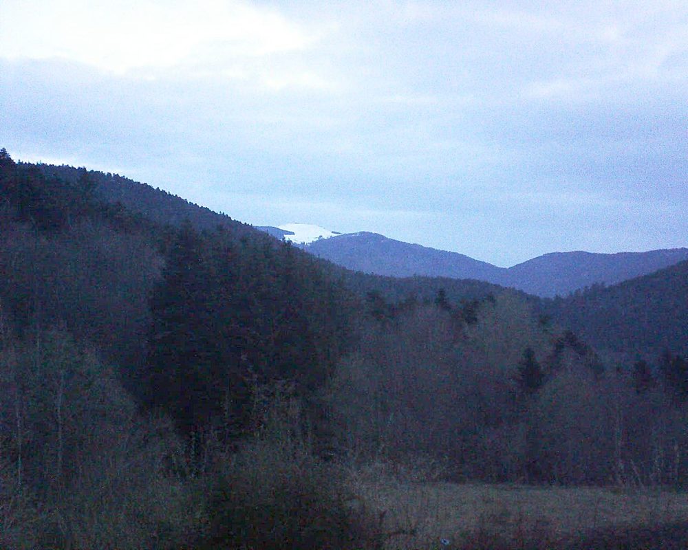 Le petit ballon vu depuis le Domaine Langmatt à Murbach le 08.04.2021 à 06:45 Le petit ballon (Alsace, Vosges) le 08.04.2021 à 06:45