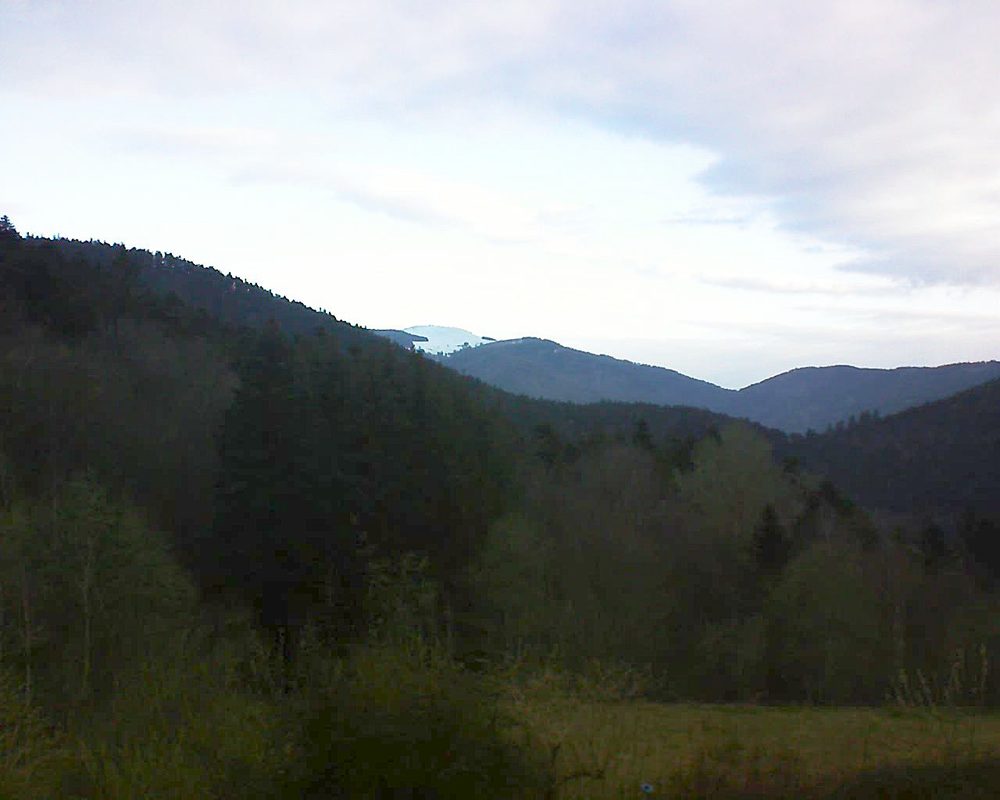 Le petit ballon vu depuis le Domaine Langmatt à Murbach le 08.04.2021 à 08:00 Le petit ballon (Alsace, Vosges) le 08.04.2021 à 08:00