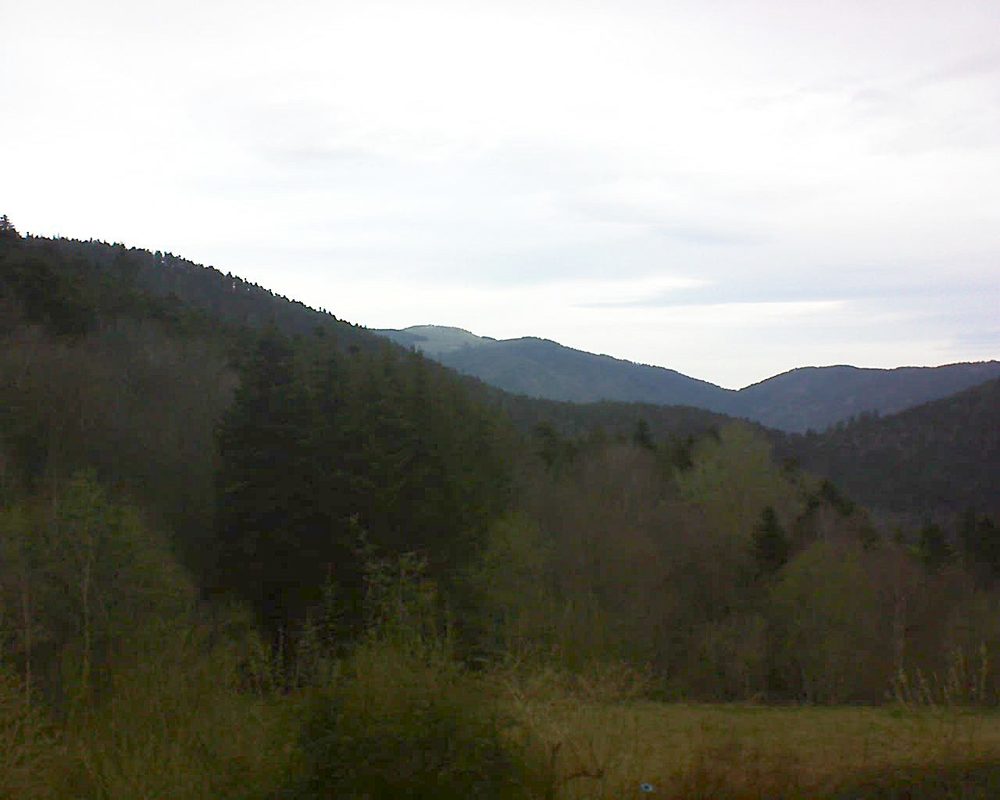 Le petit ballon vu depuis le Domaine Langmatt à Murbach le 09.04.2021 à 08:30 Le petit ballon (Alsace, Vosges) le 09.04.2021 à 08:30