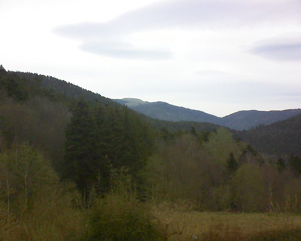 Le petit ballon vu depuis le Domaine Langmatt à Murbach le 09.04.2021 à 09:30 Le petit ballon (Alsace, Vosges) le 09.04.2021 à 09:30