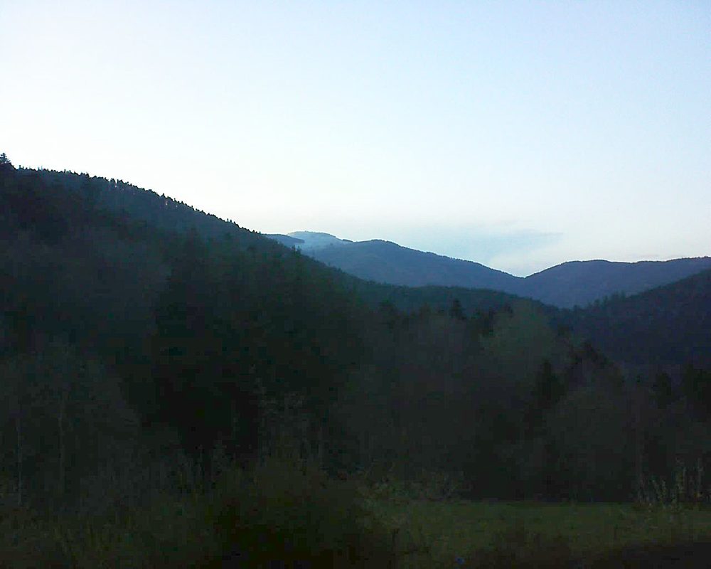 Le petit ballon vu depuis le Domaine Langmatt à Murbach le 12.04.2021 à 19:45 Le petit ballon (Alsace, Vosges) le 12.04.2021 à 19:45