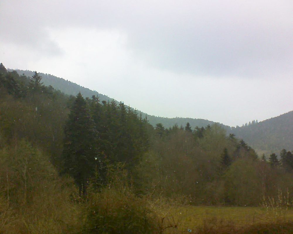 Le petit ballon vu depuis le Domaine Langmatt à Murbach le 13.04.2021 à 13:15 Le petit ballon (Alsace, Vosges) le 13.04.2021 à 13:15