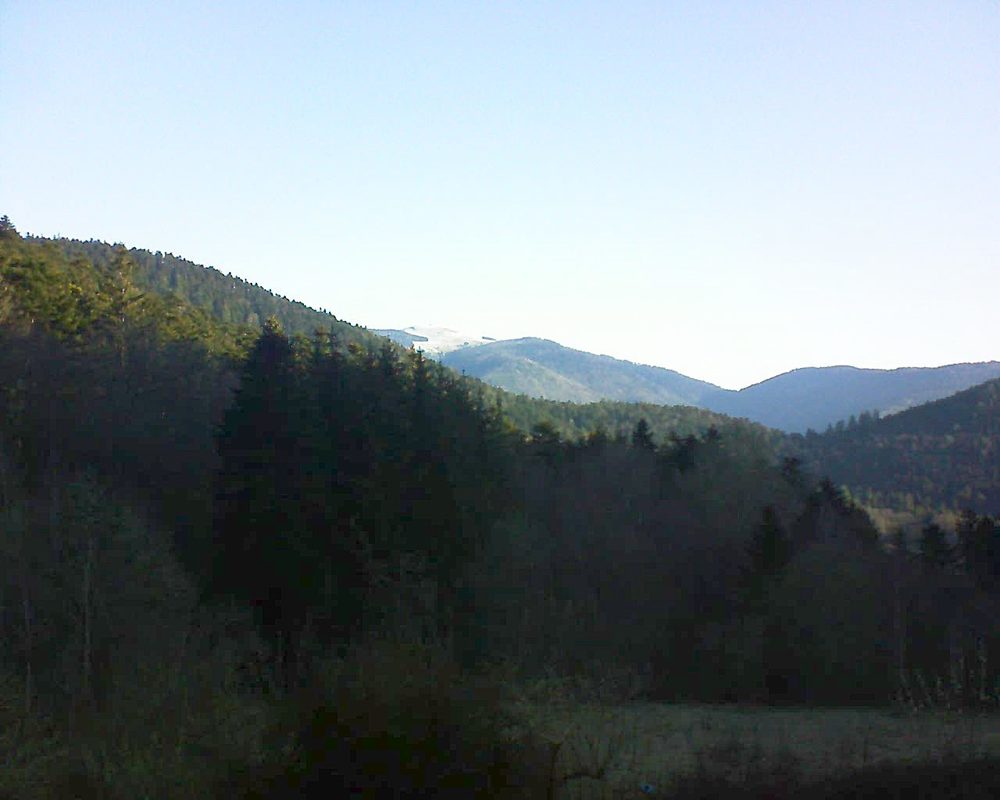 Le petit ballon vu depuis le Domaine Langmatt à Murbach le 14.04.2021 à 08:15 Le petit ballon (Alsace, Vosges) le 14.04.2021 à 08:15