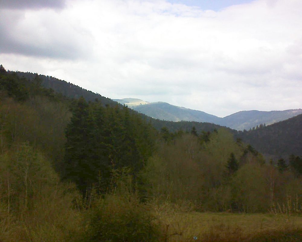 Le petit ballon vu depuis le Domaine Langmatt à Murbach le 17.04.2021 à 12:15 Le petit ballon (Alsace, Vosges) le 17.04.2021 à 12:15