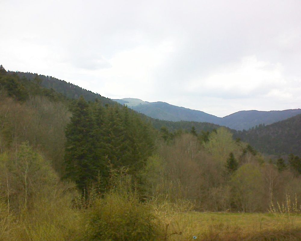Le petit ballon vu depuis le Domaine Langmatt à Murbach le 21.04.2021 à 13:15 Le petit ballon (Alsace, Vosges) le 21.04.2021 à 13:15