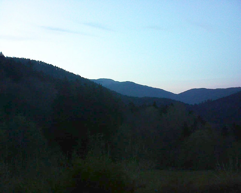 Le petit ballon vu depuis le Domaine Langmatt à Murbach le 25.04.2021 à 20:45 Le petit ballon (Alsace, Vosges) le 25.04.2021 à 20:45