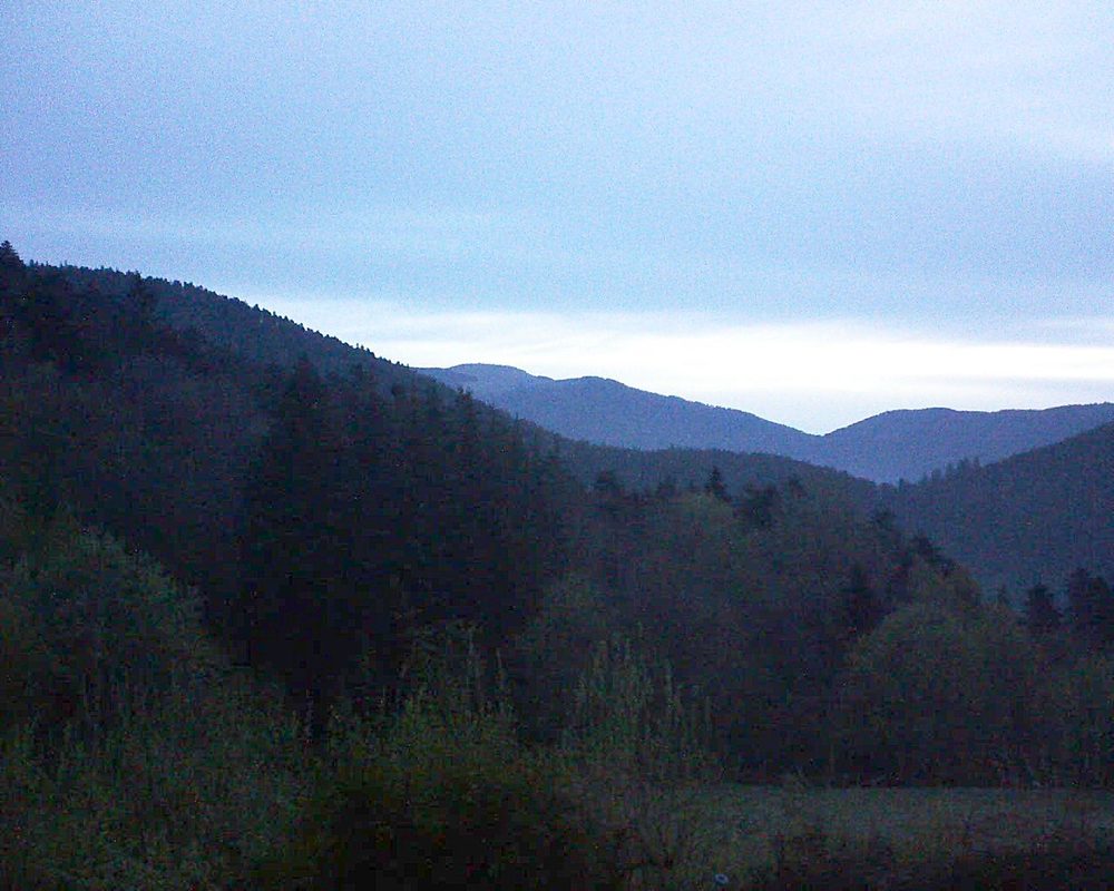 Le petit ballon vu depuis le Domaine Langmatt à Murbach le 01.05.2021 à 06:00 Le petit ballon (Alsace, Vosges) le 01.05.2021 à 06:00