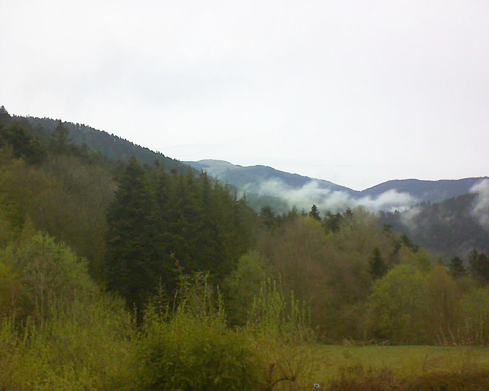 Le petit ballon vu depuis le Domaine Langmatt à Murbach le 01.05.2021 à 09:15 Le petit ballon (Alsace, Vosges) le 01.05.2021 à 09:15