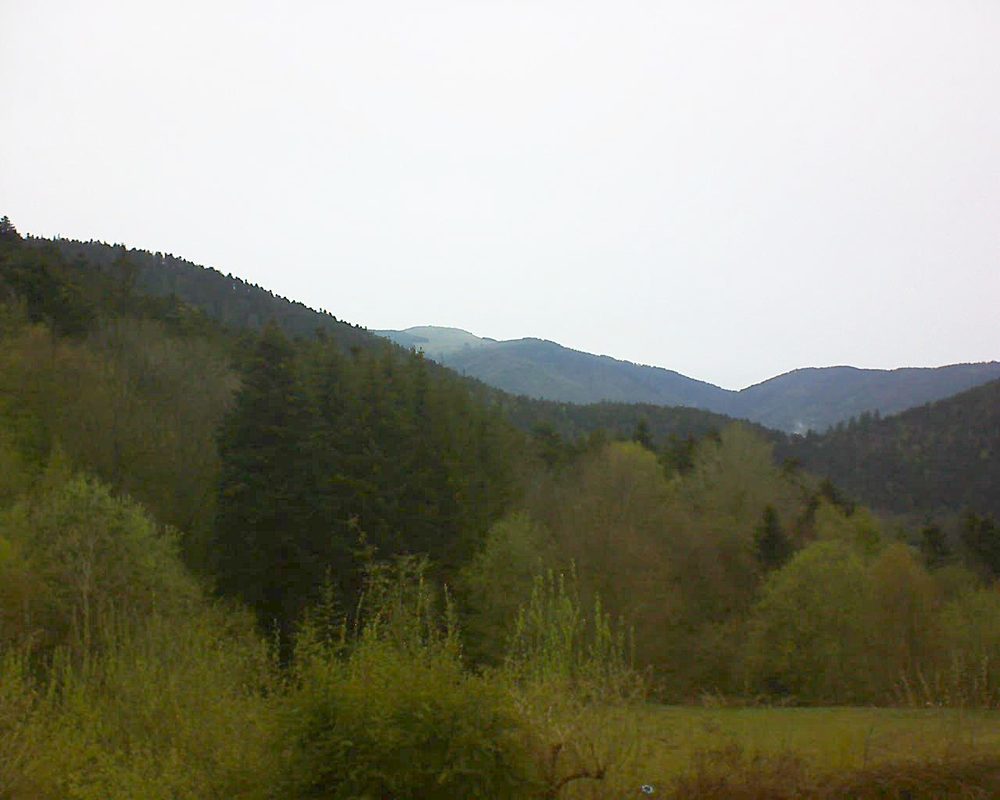 Le petit ballon vu depuis le Domaine Langmatt à Murbach le 01.05.2021 à 10:15 Le petit ballon (Alsace, Vosges) le 01.05.2021 à 10:15