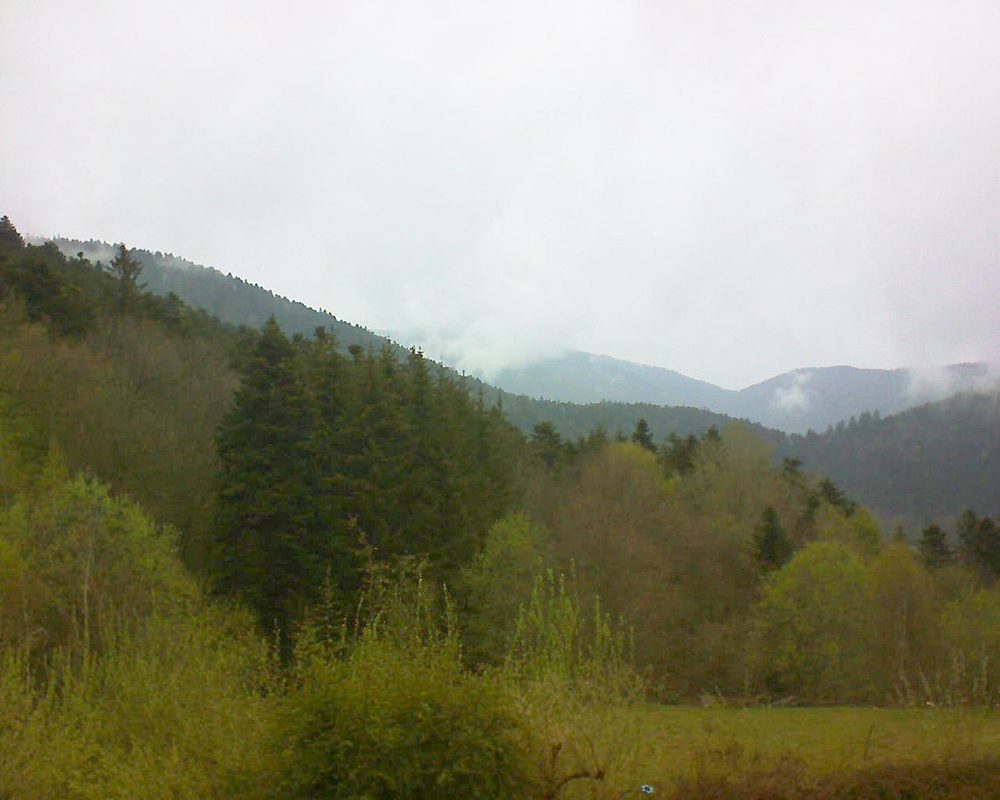 Le petit ballon vu depuis le Domaine Langmatt à Murbach le 01.05.2021 à 12:15 Le petit ballon (Alsace, Vosges) le 01.05.2021 à 12:15