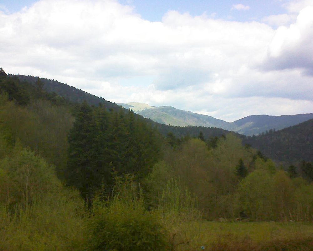 Le petit ballon vu depuis le Domaine Langmatt à Murbach le 03.05.2021 à 12:15 Le petit ballon (Alsace, Vosges) le 03.05.2021 à 12:15
