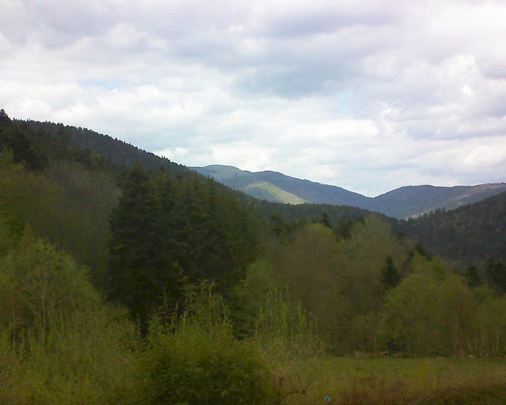Le petit ballon vu depuis le Domaine Langmatt à Murbach le 03.05.2021 à 14:15 Le petit ballon (Alsace, Vosges) le 03.05.2021 à 14:15