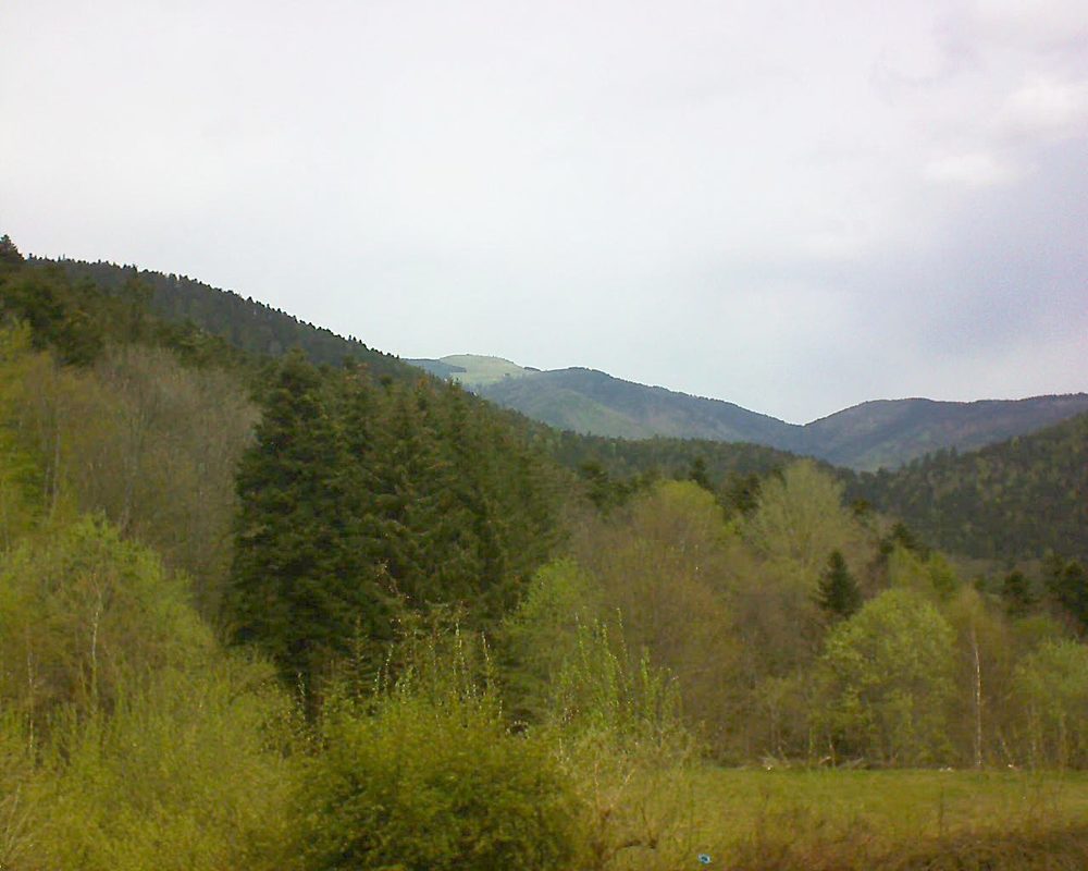 Le petit ballon vu depuis le Domaine Langmatt à Murbach le 04.05.2021 à 12:15 Le petit ballon (Alsace, Vosges) le 04.05.2021 à 12:15