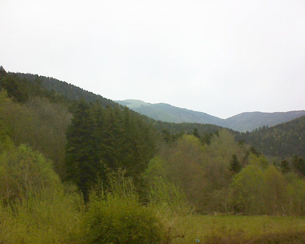 Le petit ballon vu depuis le Domaine Langmatt à Murbach le 04.05.2021 à 13:00 Le petit ballon (Alsace, Vosges) le 04.05.2021 à 13:00