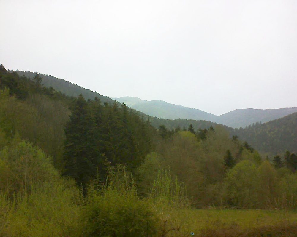 Le petit ballon vu depuis le Domaine Langmatt à Murbach le 04.05.2021 à 13:15 Le petit ballon (Alsace, Vosges) le 04.05.2021 à 13:15