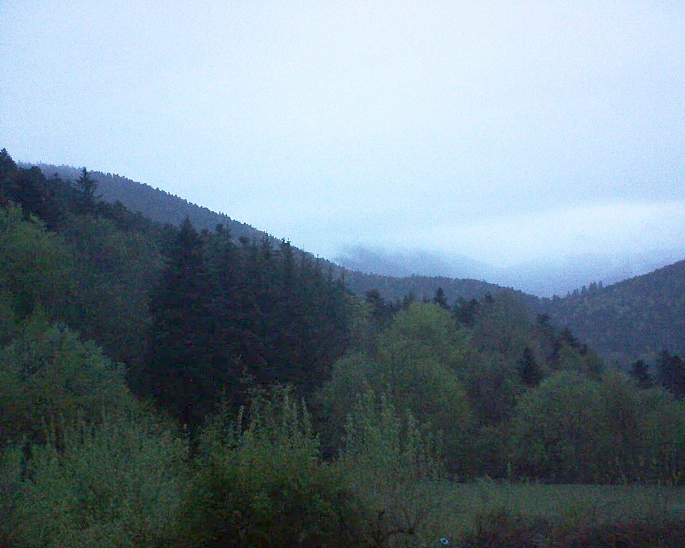 Le petit ballon vu depuis le Domaine Langmatt à Murbach le 11.05.2021 à 06:00 Le petit ballon (Alsace, Vosges) le 11.05.2021 à 06:00