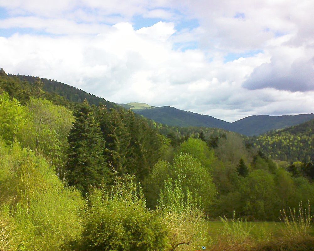 Le petit ballon vu depuis le Domaine Langmatt à Murbach le 14.05.2021 à 09:30 Le petit ballon (Alsace, Vosges) le 14.05.2021 à 09:30
