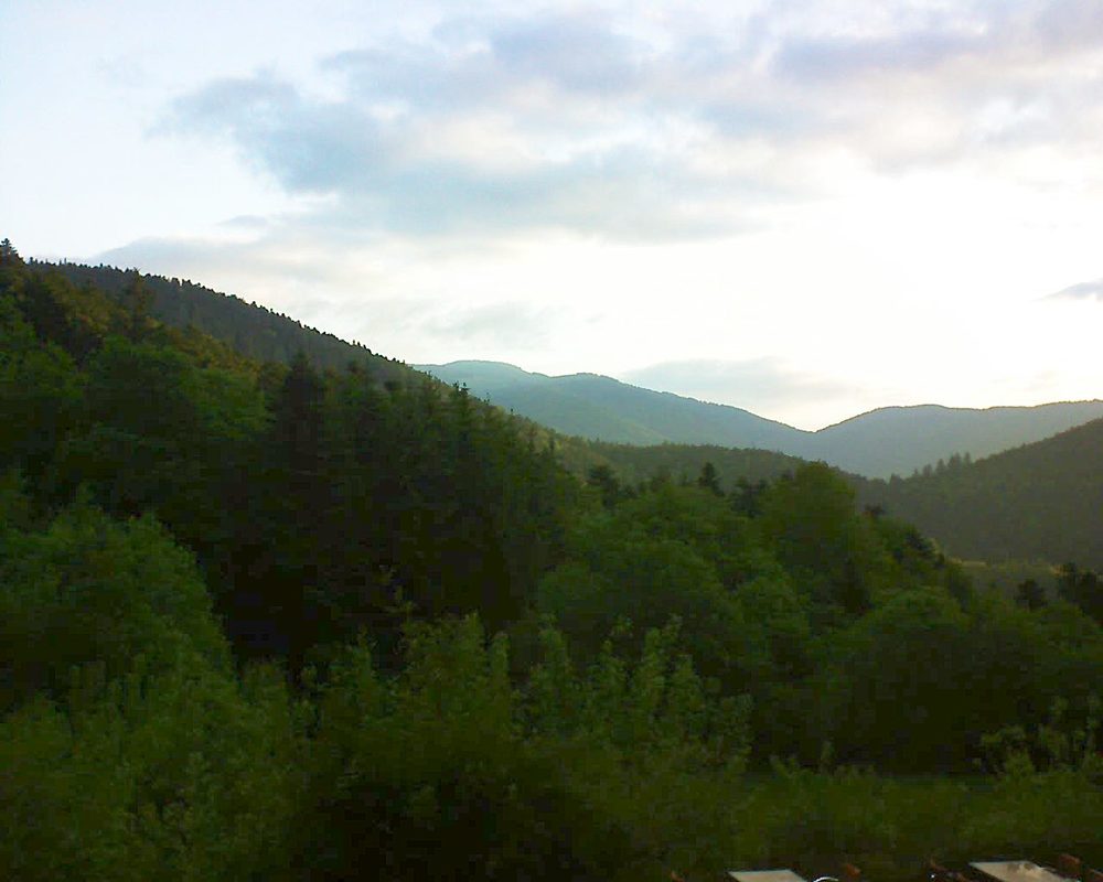 Le petit ballon vu depuis le Domaine Langmatt à Murbach le 03.06.2021 à 06:15 Le petit ballon (Alsace, Vosges) le 03.06.2021 à 06:15