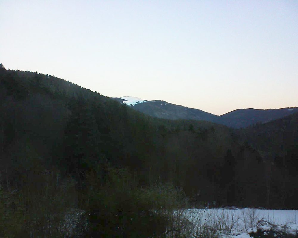 Le petit ballon vu depuis le Domaine Langmatt à Murbach le 14.01.2022 à 08:15 Le petit ballon (Alsace, Vosges) le 14.01.2022 à 08:15