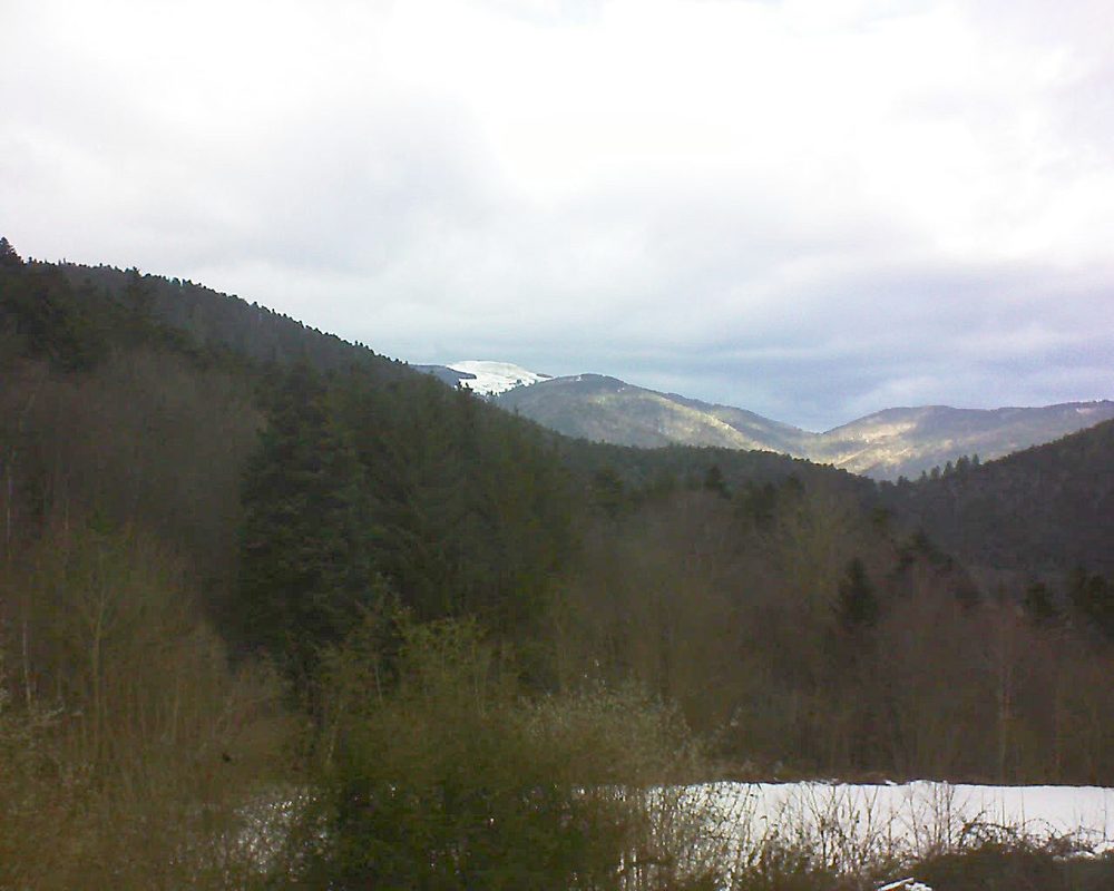 Le petit ballon vu depuis le Domaine Langmatt à Murbach le 21.01.2022 à 13:15 Le petit ballon (Alsace, Vosges) le 21.01.2022 à 13:15