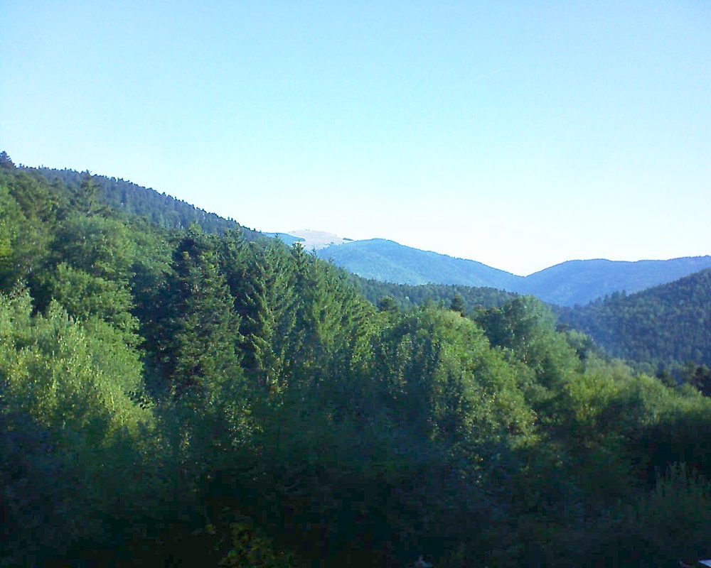 Le petit ballon vu depuis le Domaine Langmatt à Murbach le 09.08.2022 à 09:00 Le petit ballon (Alsace, Vosges) le 09.08.2022 à 09:00