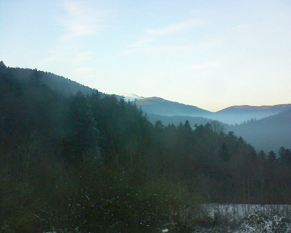 Le petit ballon vu depuis le Domaine Langmatt à Murbach le 12.01.2024 à 16:45 Le petit ballon (Alsace, Vosges) le 12.01.2024 à 16:45
