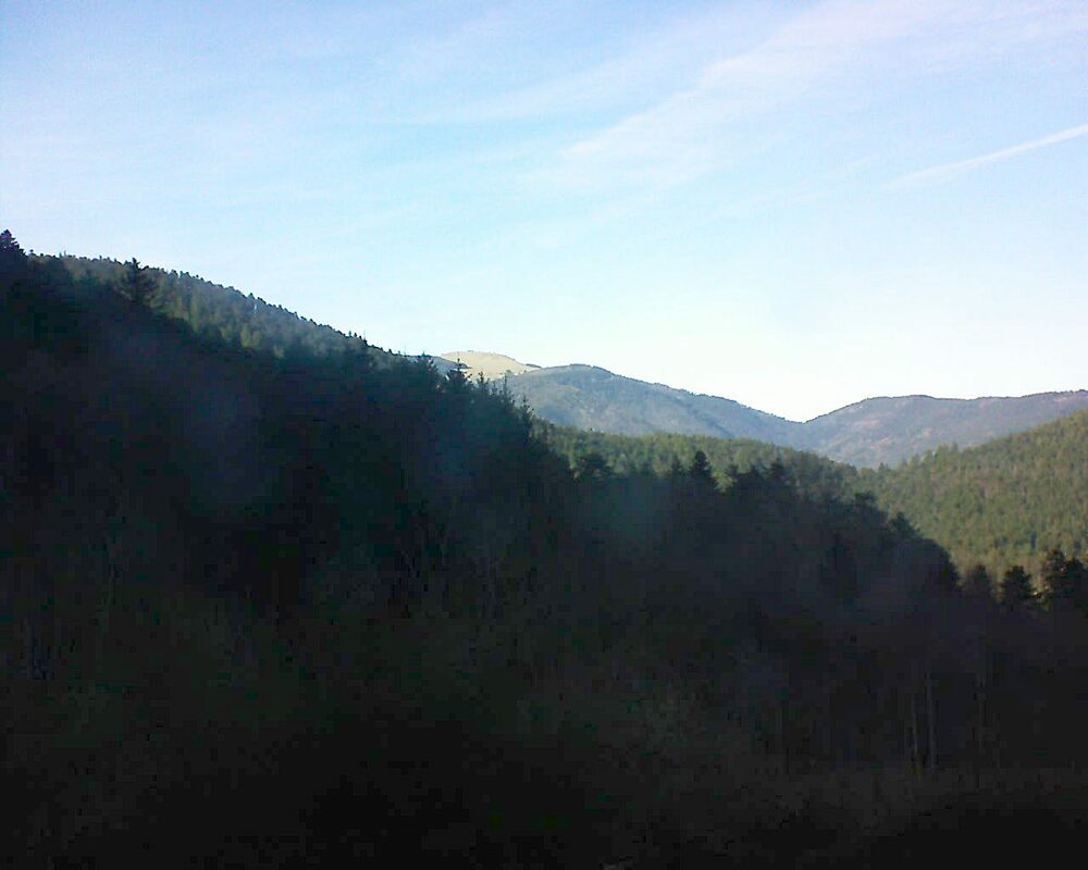 Le petit ballon vu depuis le Domaine Langmatt à Murbach le 28.01.2024 à 15:15 Le petit ballon (Alsace, Vosges) le 28.01.2024 à 15:15