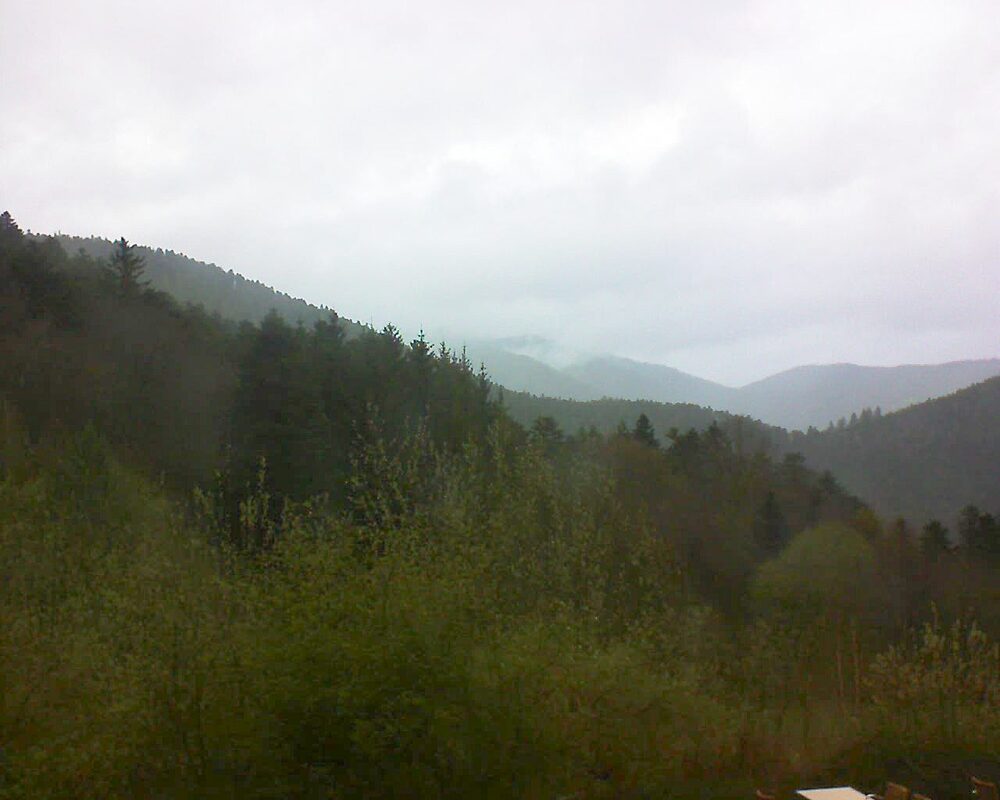 Le petit ballon vu depuis le Domaine Langmatt à Murbach le 01.04.2024 à 15:30 Le petit ballon (Alsace, Vosges) le 01.04.2024 à 15:30