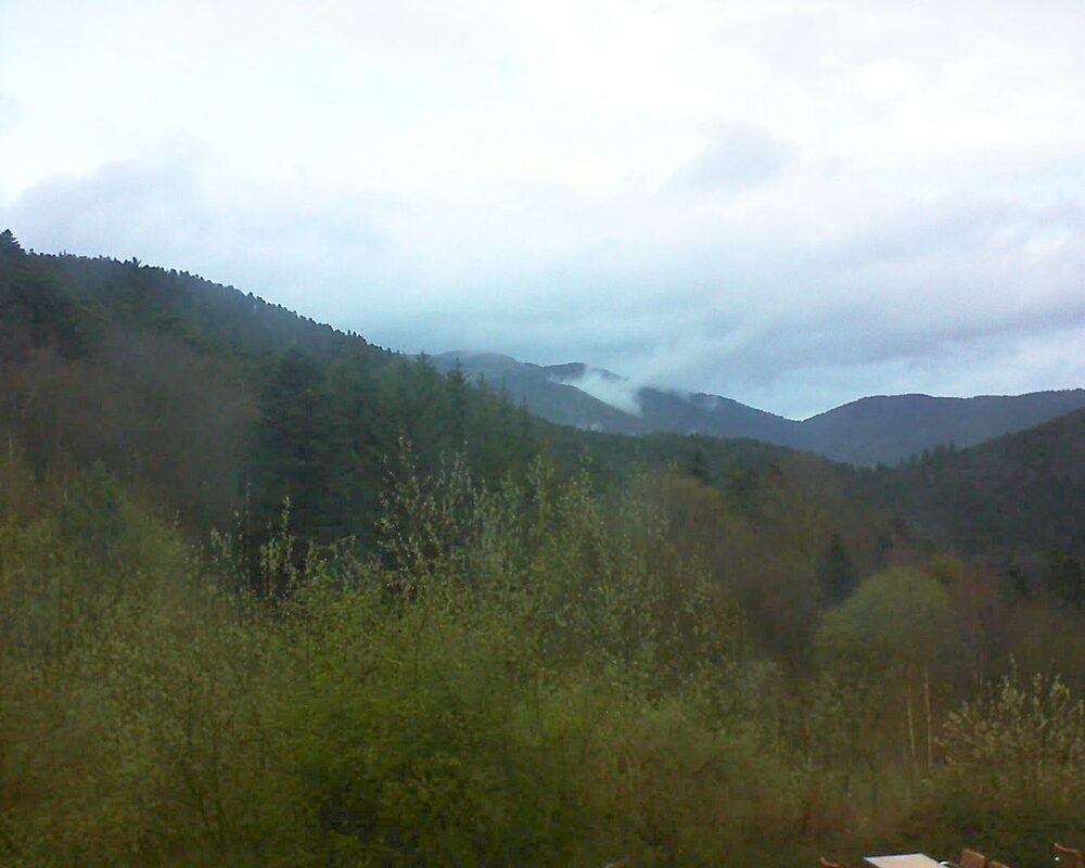 Le petit ballon vu depuis le Domaine Langmatt à Murbach le 01.04.2024 à 19:45 Le petit ballon (Alsace, Vosges) le 01.04.2024 à 19:45