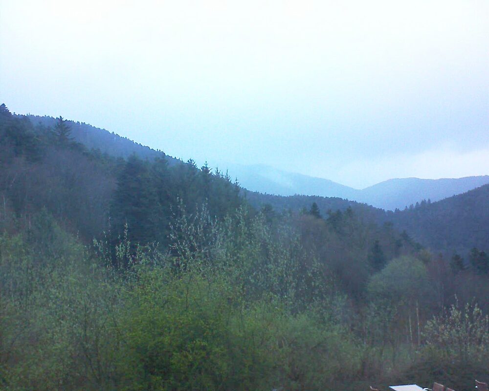 Le petit ballon vu depuis le Domaine Langmatt à Murbach le 02.04.2024 à 07:30 Le petit ballon (Alsace, Vosges) le 02.04.2024 à 07:30