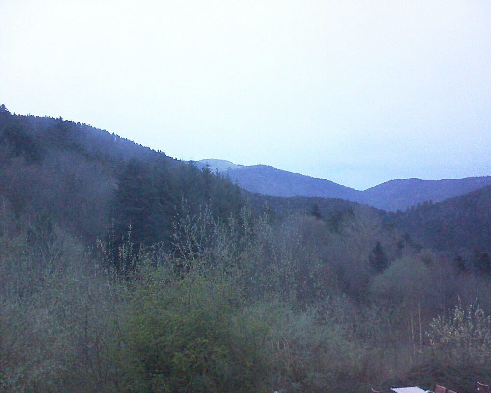 Le petit ballon vu depuis le Domaine Langmatt à Murbach le 03.04.2024 à 07:15 Le petit ballon (Alsace, Vosges) le 03.04.2024 à 07:15