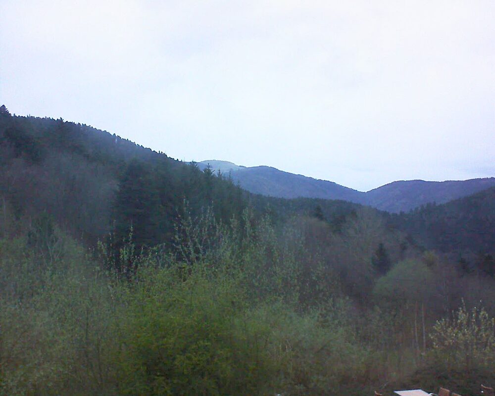 Le petit ballon vu depuis le Domaine Langmatt à Murbach le 03.04.2024 à 07:30 Le petit ballon (Alsace, Vosges) le 03.04.2024 à 07:30