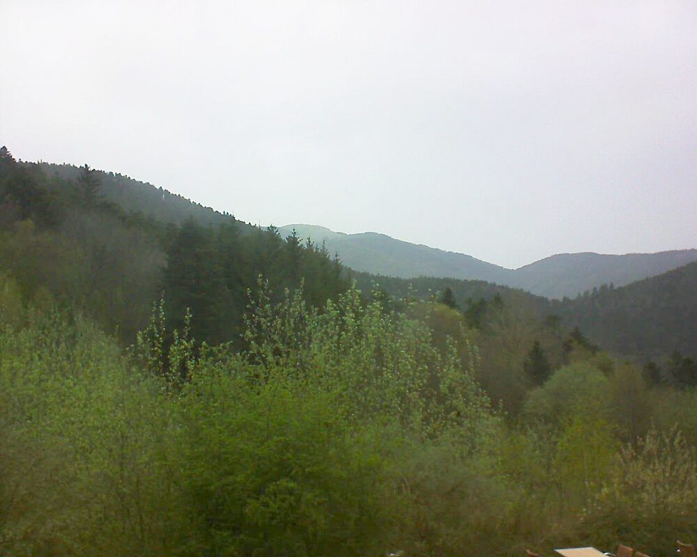 Le petit ballon vu depuis le Domaine Langmatt à Murbach le 08.04.2024 à 19:15 Le petit ballon (Alsace, Vosges) le 08.04.2024 à 19:15