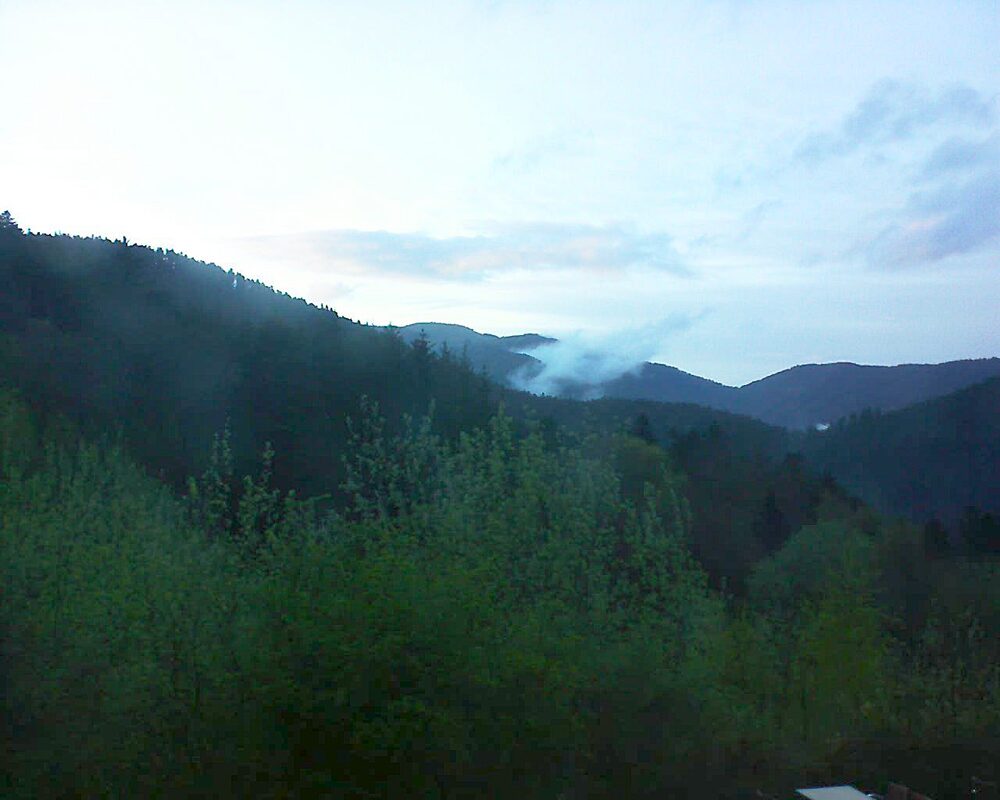 Le petit ballon vu depuis le Domaine Langmatt à Murbach le 09.04.2024 à 20:00 Le petit ballon (Alsace, Vosges) le 09.04.2024 à 20:00