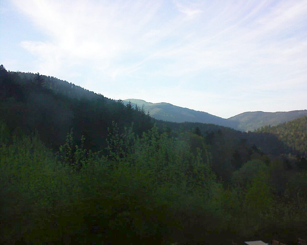 Le petit ballon vu depuis le Domaine Langmatt à Murbach le 12.04.2024 à 18:45 Le petit ballon (Alsace, Vosges) le 12.04.2024 à 18:45