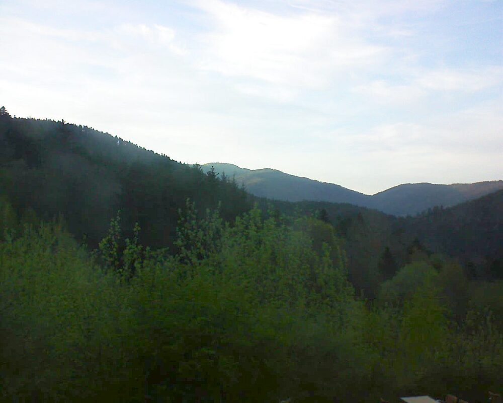 Le petit ballon vu depuis le Domaine Langmatt à Murbach le 12.04.2024 à 19:45 Le petit ballon (Alsace, Vosges) le 12.04.2024 à 19:45